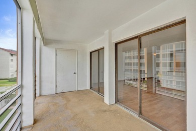 Ideally situated in the heart of North Palm Beach, this bright - photo 10