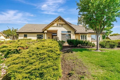 Looking for a spacious home for entertaining or work from home? - photo 2
