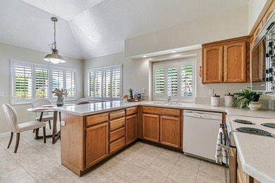 Looking for a spacious home for entertaining or work from home? - photo 5