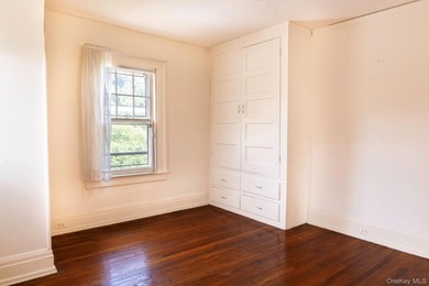 Detached, brick, single-family house in highly sought-after - photo 13