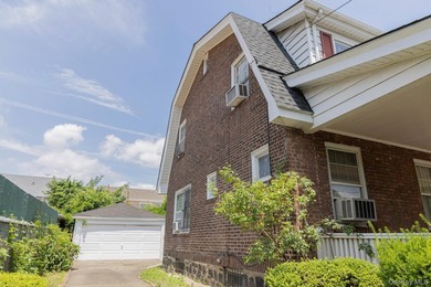 Detached, brick, single-family house in highly sought-after - photo 16