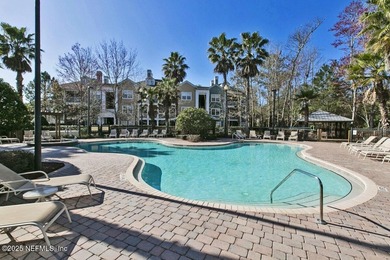 Welcome to Montreux Living! This beautifully upgraded 3-bedroom - photo 16