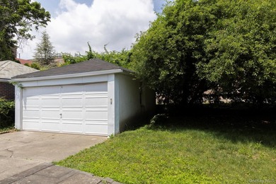 Detached, brick, single-family house in highly sought-after - photo 17