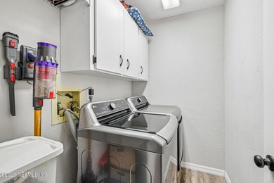 Welcome to this beautifully updated 3-bedroom, 2-bath home - photo 19