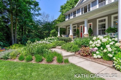 Welcome home to this charming property nestled on a private acre - photo 3