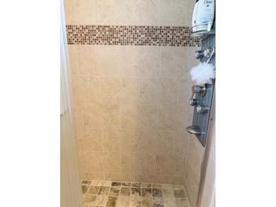 Well maintained end condo in section 2 w/lower monthly condo - photo 15