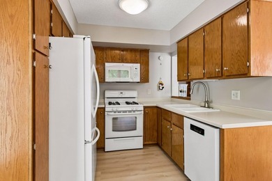 Charming, well-maintained, and truly unique contemporary 3-level - photo 18