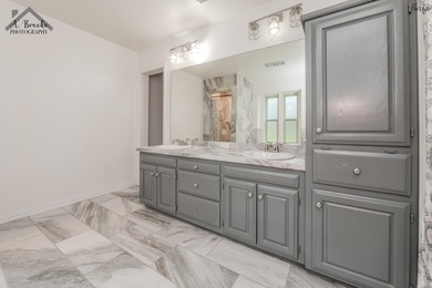 Spacious 3-bedroom, 2-bath home offering over 2,300 sq ft in a - photo 21