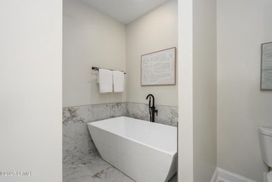 Welcome to this thoughtfully designed Lowcountry cottage - photo 24