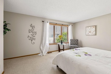 Charming, well-maintained, and truly unique contemporary 3-level - photo 26
