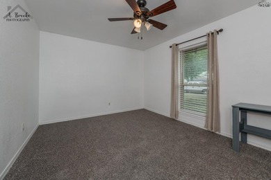 Spacious 3-bedroom, 2-bath home offering over 2,300 sq ft in a - photo 32