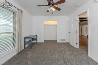 Spacious 3-bedroom, 2-bath home offering over 2,300 sq ft in a - photo 33