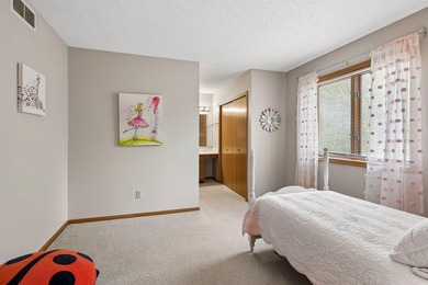 Charming, well-maintained, and truly unique contemporary 3-level - photo 34
