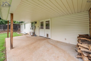 Spacious 3-bedroom, 2-bath home offering over 2,300 sq ft in a - photo 39