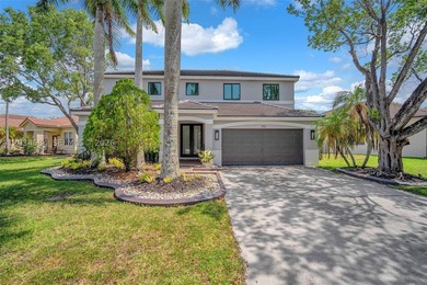 Meticulously maintained and extensively updated 4BR/2.5BA - photo 1