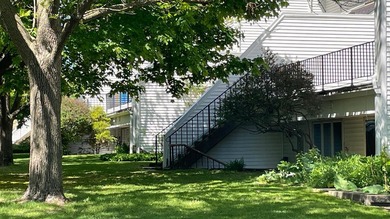 Charming, well-maintained, and truly unique contemporary 3-level - photo 41
