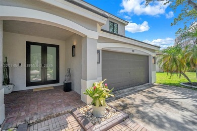 Meticulously maintained and extensively updated 4BR/2.5BA - photo 4