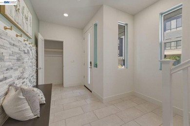 Stunning upgraded townhome in Fremont's highly sought-after - photo 6