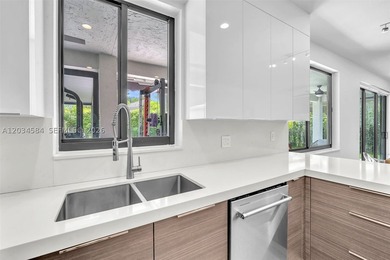 Meticulously maintained and extensively updated 4BR/2.5BA - photo 10
