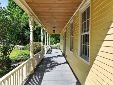 Beautifully renovated antique farmhouse offering the perfect - photo 4