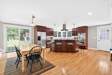 Beautifully renovated antique farmhouse offering the perfect - photo 6