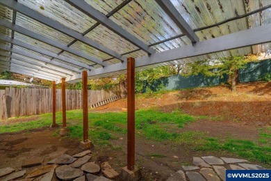 Welcome to this beautiful home in sought after SE Salemplete