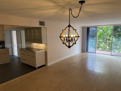 Highly Desirable (2-bedroom, 1-bath) END unit in the B Bldg at - photo 1