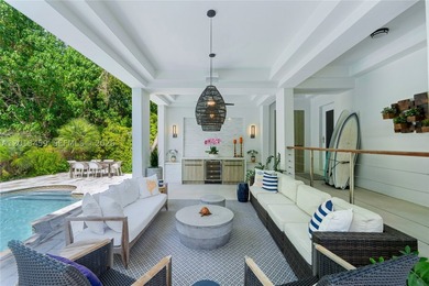 A CAPTIVATING BLEND OF MED-DECO CHARM & CONTEMPORARY COMFORT IN - photo 13