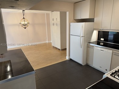 Highly Desirable (2-bedroom, 1-bath) END unit in the B Bldg at - photo 7