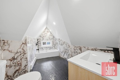 Luxury Victorian Renovated Home in the Heart of Prospect Park - photo 42