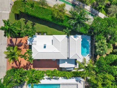 A CAPTIVATING BLEND OF MED-DECO CHARM & CONTEMPORARY COMFORT IN - photo 44