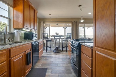 **ABSOLUTE FISHERMAN'S PARADISE on Lake Granbury!** SOLICE & - photo 8