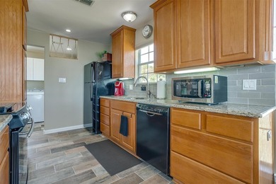 **ABSOLUTE FISHERMAN'S PARADISE on Lake Granbury!** SOLICE & - photo 9