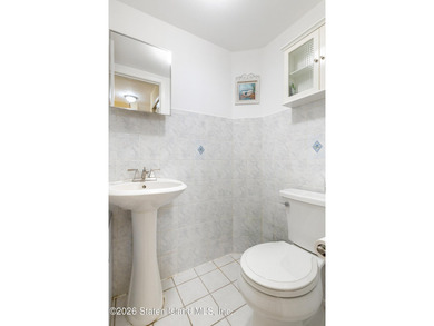 Absolute Move-In condition. Brand new roof. House was freshly - photo 14