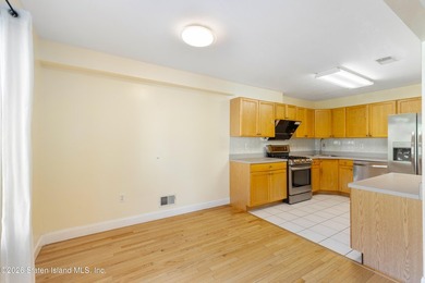 Absolute Move-In condition. Brand new roof. House was freshly - photo 20