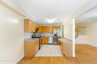 Absolute Move-In condition. Brand new roof. House was freshly - photo 21