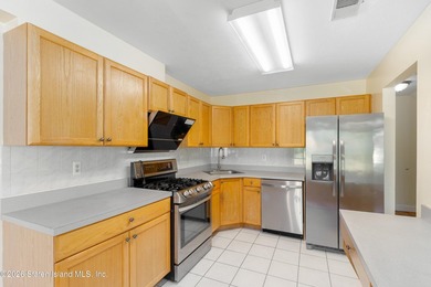 Absolute Move-In condition. Brand new roof. House was freshly - photo 22