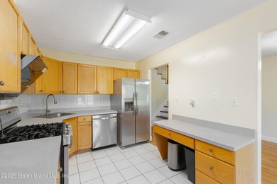 Absolute Move-In condition. Brand new roof. House was freshly - photo 23