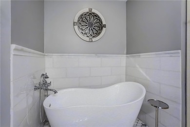 Downtown Luxury! The Sagamore on East features elegant living at - photo 26
