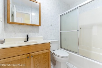 Absolute Move-In condition. Brand new roof. House was freshly - photo 33