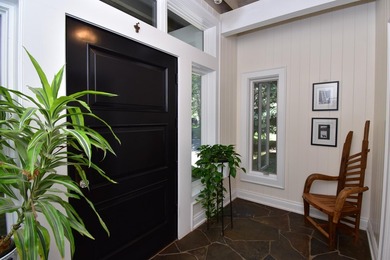 Elegant custom home with a detached guest house in Starweather - photo 3