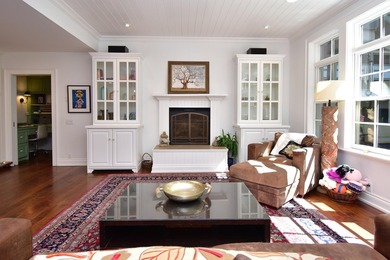 Elegant custom home with a detached guest house in Starweather - photo 8
