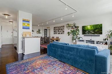 Welcome to 4555 Henry Hudson Pkwy #805 at Briar Oaks, a bright - photo 17