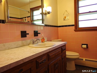 Welcome to 12 Silver dr; this lovely split-level home on a dead - photo 18