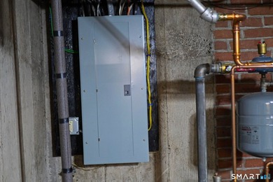 Welcome to 12 Silver dr; this lovely split-level home on a dead - photo 25