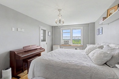 Welcome to 4555 Henry Hudson Pkwy #805 at Briar Oaks, a bright - photo 25