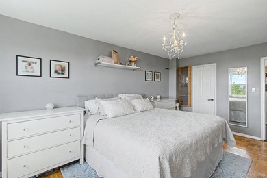 Welcome to 4555 Henry Hudson Pkwy #805 at Briar Oaks, a bright - photo 26