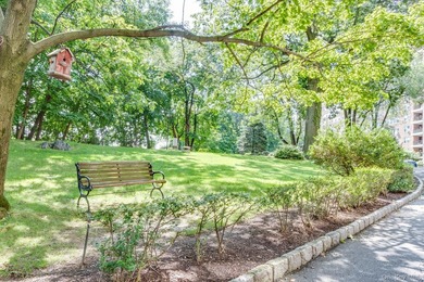 Welcome to 4555 Henry Hudson Pkwy #805 at Briar Oaks, a bright - photo 43