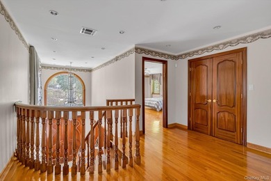 Welcome to your new home. This magnificent custom-built brick - photo 12