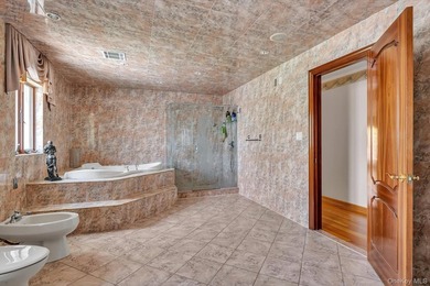 Welcome to your new home. This magnificent custom-built brick - photo 15